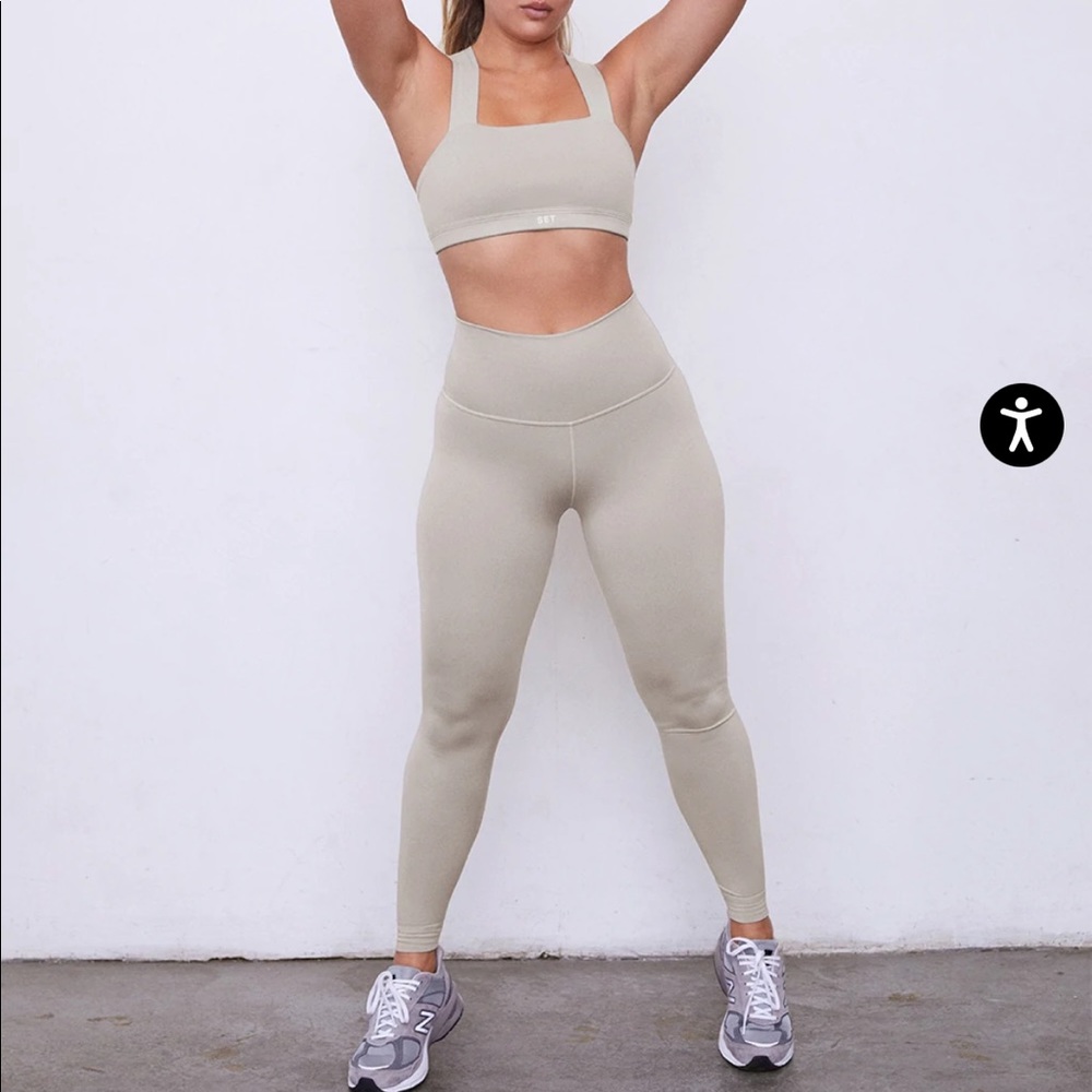 Barely Worn Set Active Leggings in Dune